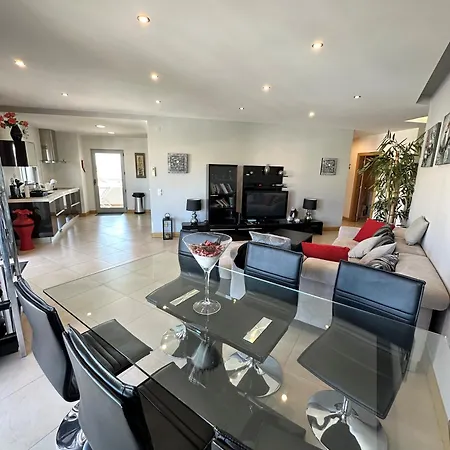 Apartamento T2 Moderno - Cerro Mós